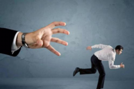 鸡泽讨债公司如何把握上门催款的时机